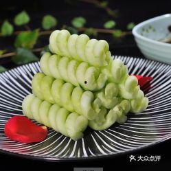 情侣庭院吃瓜,情侣庭院浪漫时光