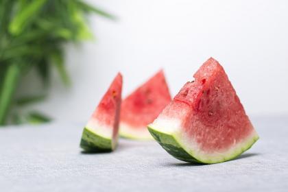 婆婆梦见结西瓜吃瓜,婆婆的西瓜梦之旅