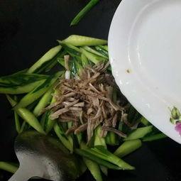 每天吃咸瓜煮瘦肉,养生美味两不误